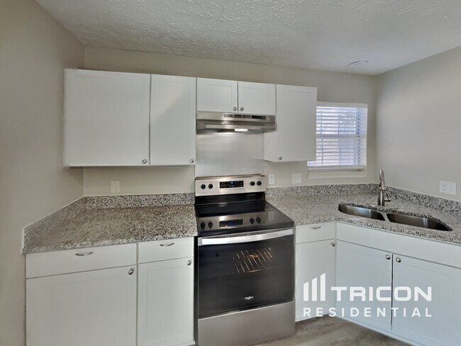 Building Photo - 2773 Riverbend Dr