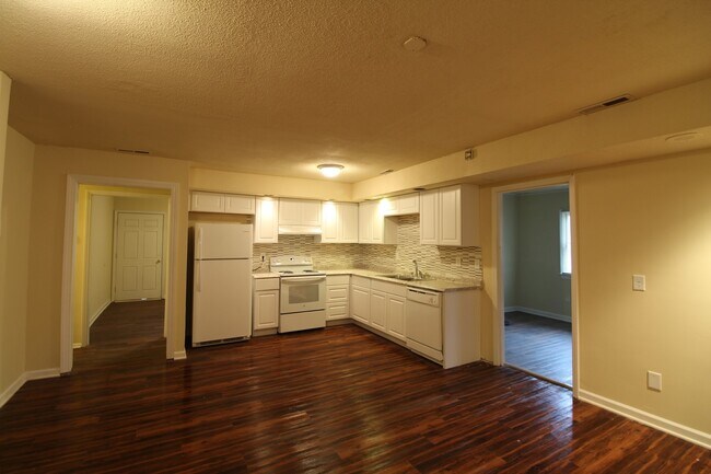 Building Photo - Beautifully remodeled 4 bedroom home!