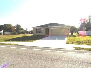 Building Photo - 3050 Beacon Dr