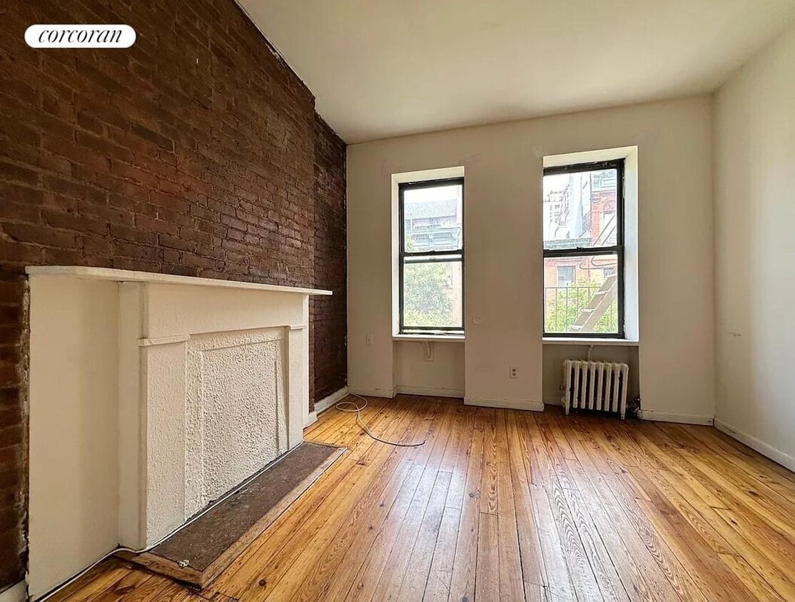 Primary Photo - 306 W 21st St