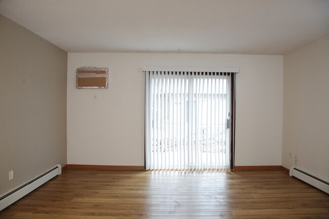 Building Photo - 637 13th St S