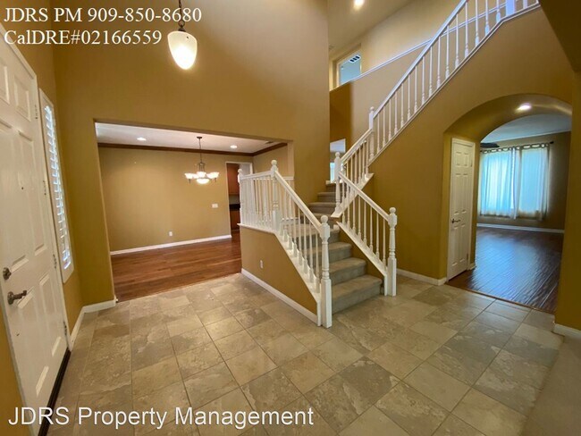 Foto del edificio - 6 br, 4 bath House - 8005 Natoma Street