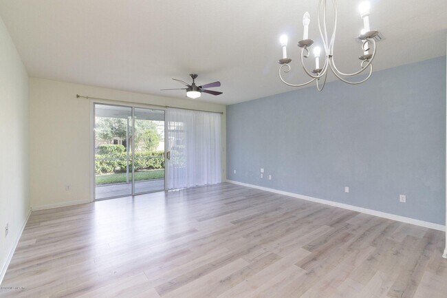 Foto del edificio - 4171 Crownwood Dr