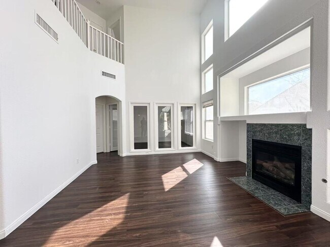 Building Photo - Beautiful 4 bedrooms + loft House