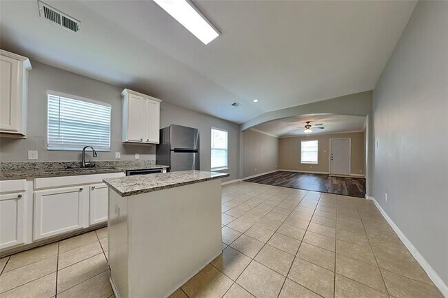 Building Photo - 10835 Barker View Dr