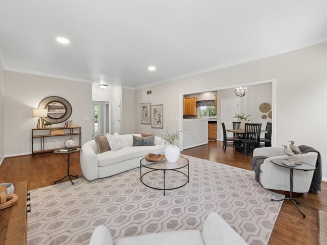 Building Photo - 7879 Yellowwood Dr
