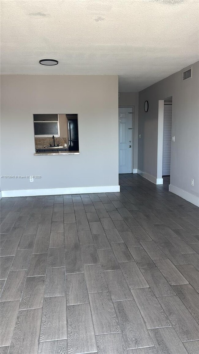 Foto del edificio - 13725 NE 6th Ave