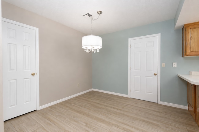 Building Photo - 55 W 400 S