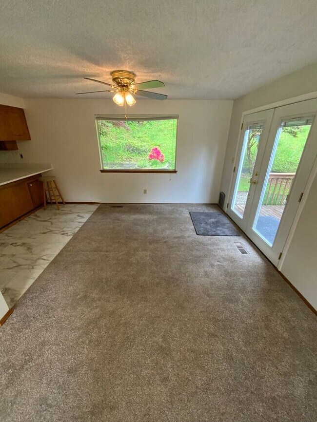 Building Photo - Fox Island home 3bdr 2 bath 2 car gar