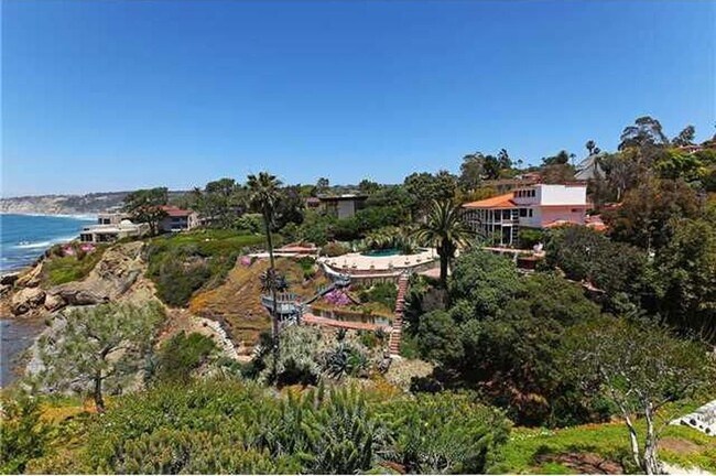 Building Photo - 1700 Torrey Pines Rd