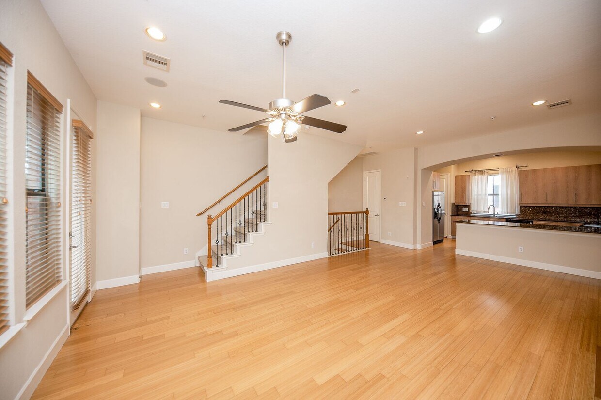 Foto principal - Gracious Townhouse for Rent in Great Midto...