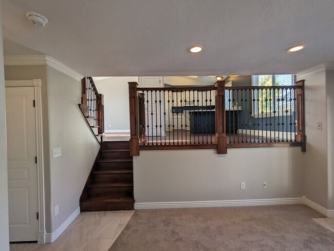 Building Photo - Updated 4 bedroom 3 bath Home