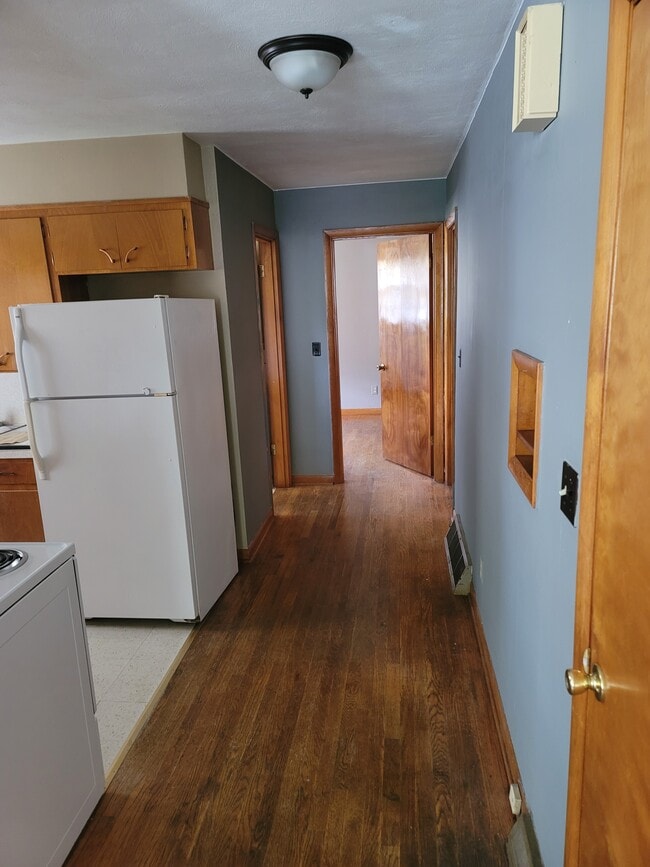 Hall - 1127 Aebersold Dr
