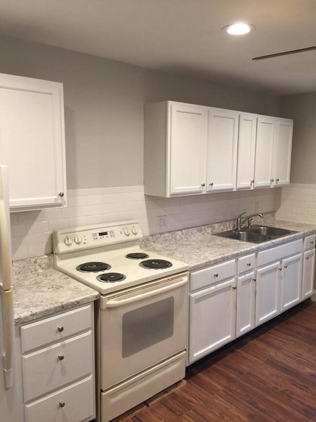 Large eat in Kitchen - 131 Mill St