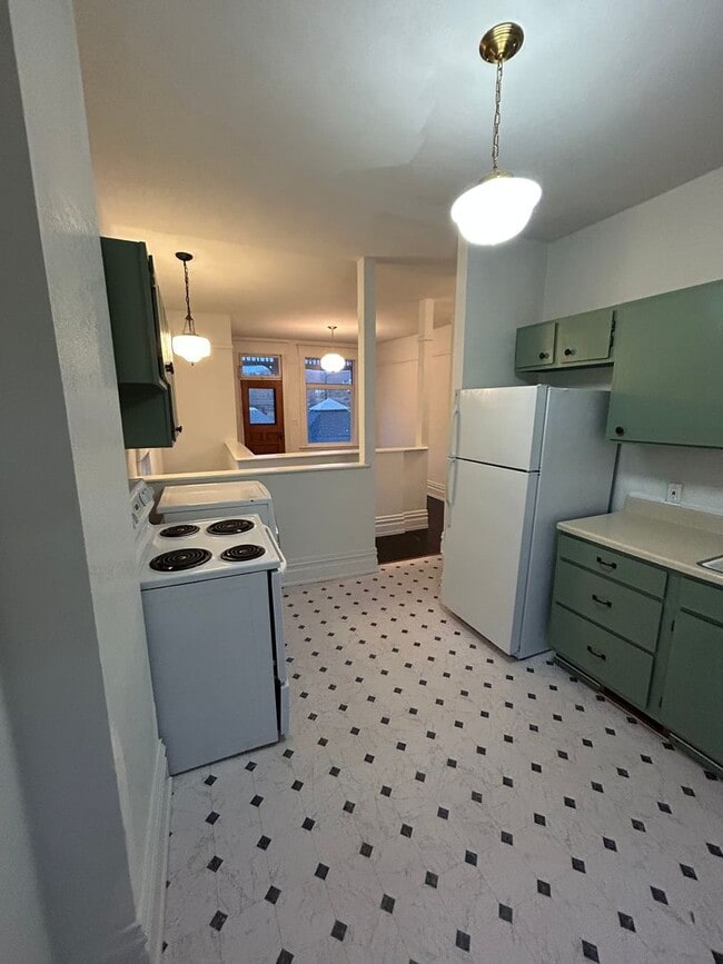 Building Photo - 716 W Quartz St