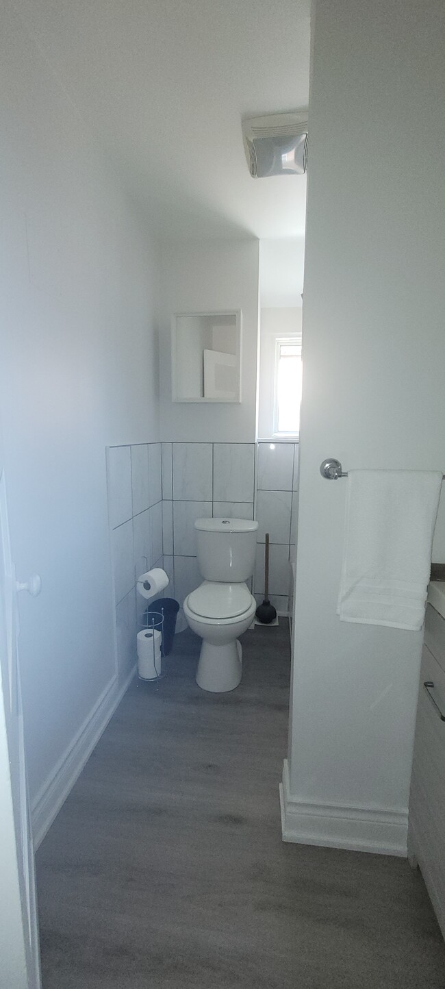 Bathroom - 240 Dunlop St W