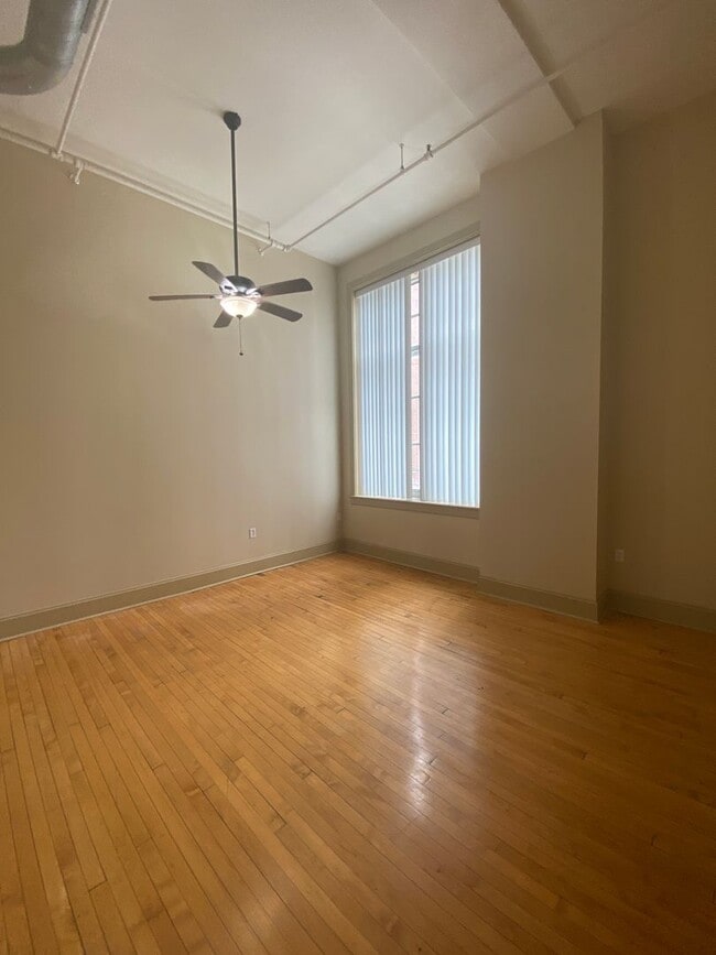 Building Photo - Theresa Park Loft Apartments All Electric ...