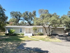 Building Photo - 6395 Rustic Hills Dr