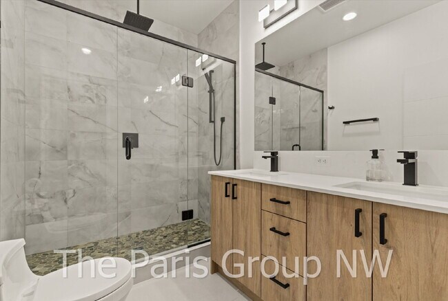 Foto del edificio - Mod Light-Filled 2023 West Seattle TH * Rooftop Deck, A/C & 3 Bedrooms