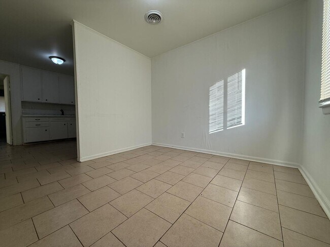 Foto del edificio - FOR RENT – 4 BEDROOM HOME AVAILABLE NOW