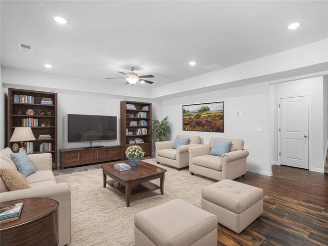 Foto del edificio - 223 Monarch Village Way