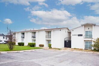 Building Photo - 1304 Mckie Dr