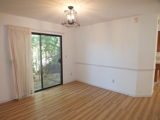 Building Photo - Folsom Willow Creek 3/2.5 $2995