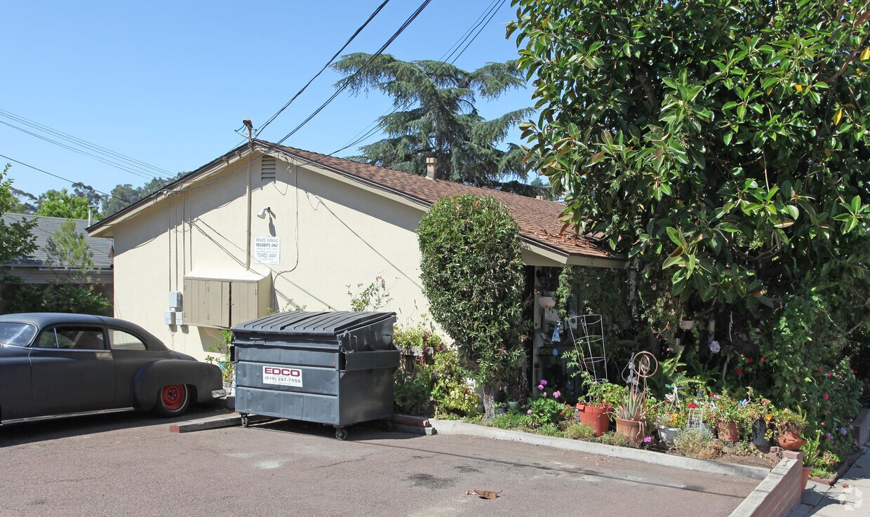 Foto del edificio - 8353-8365 Finley Ave