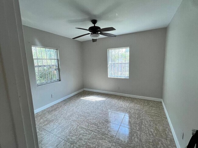 Foto del edificio - 1610 NW 66th St