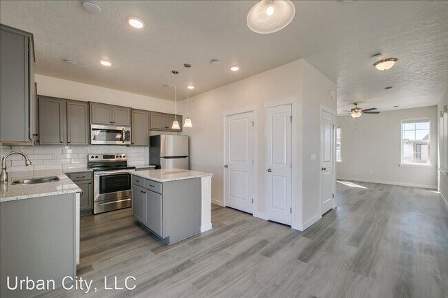 Building Photo - 3 br, 2.5 bath House - 5843 S Carlburg Lane