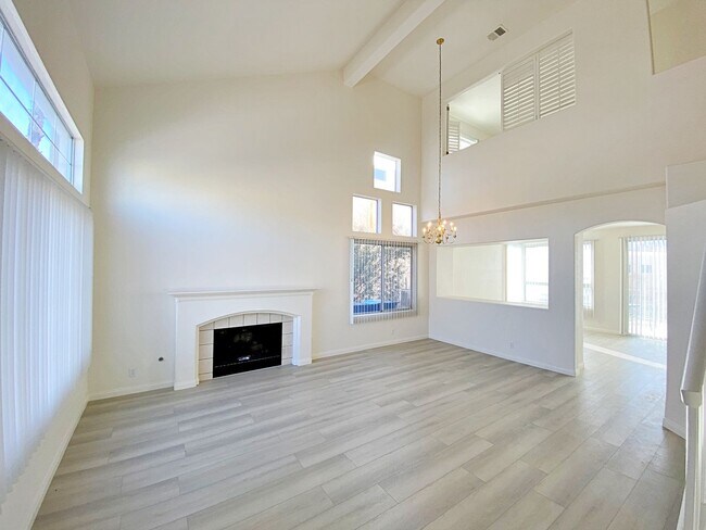 Building Photo - REMODELED 3 BEDROOM HOME IN GREEN VALLEY