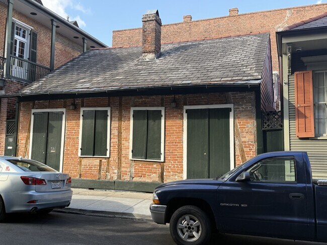 Foto del edificio - 731 Dumaine St