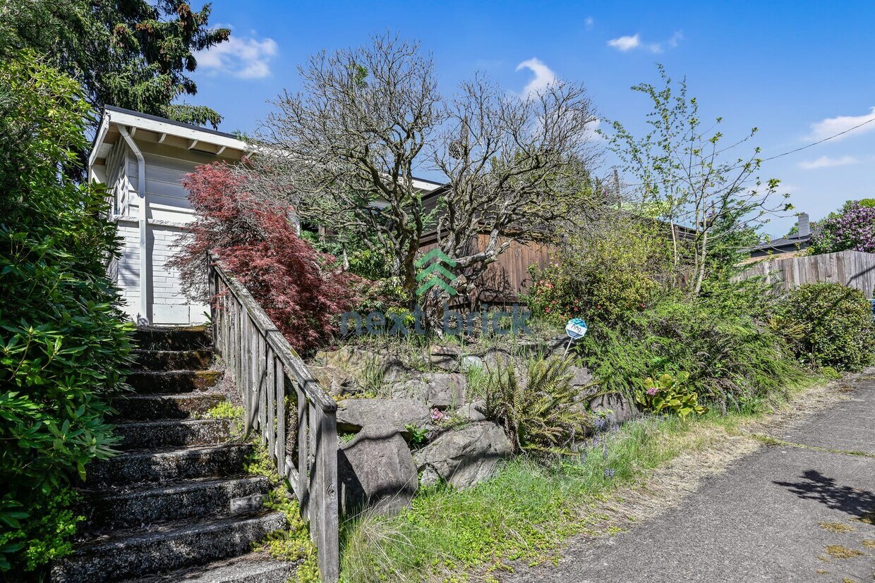 Primary Photo - Updated 3 Bed, 1 Bath Rambler on Corner Lo...