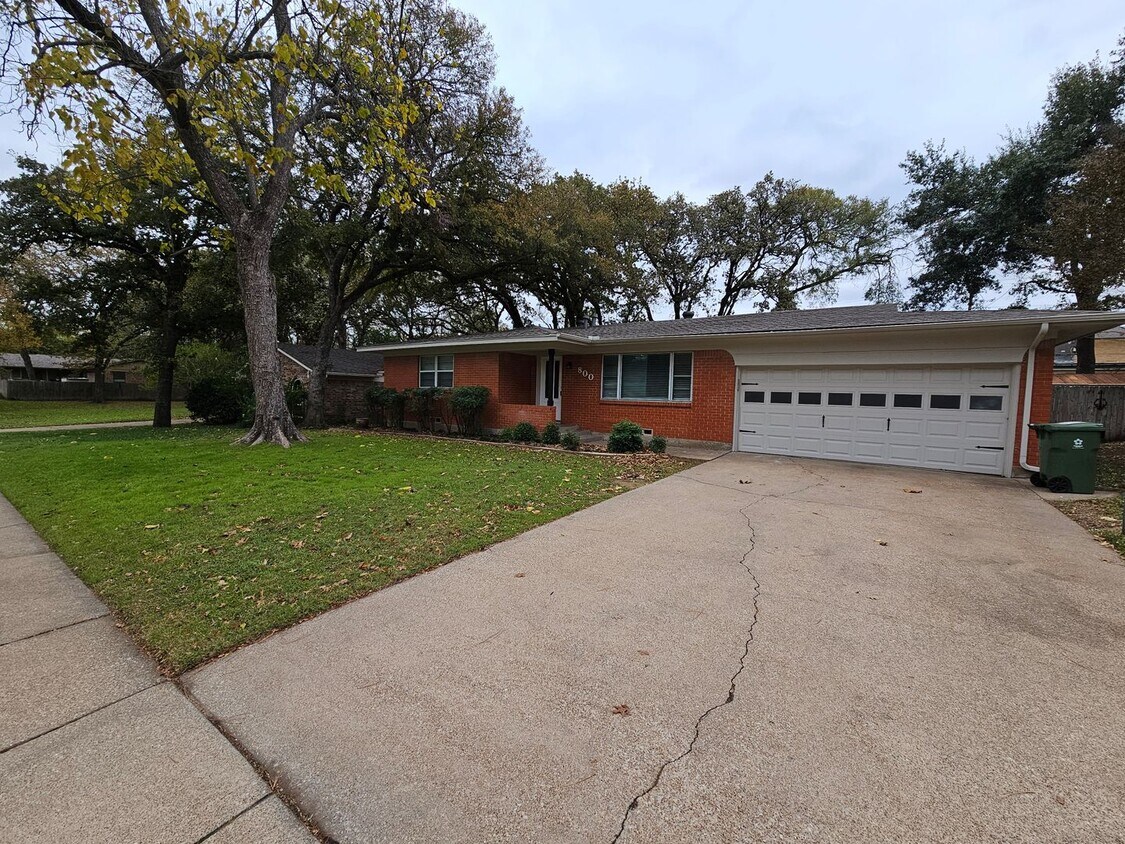800 Valley View Dr, Arlington, TX 76010 House Rental in Arlington, TX