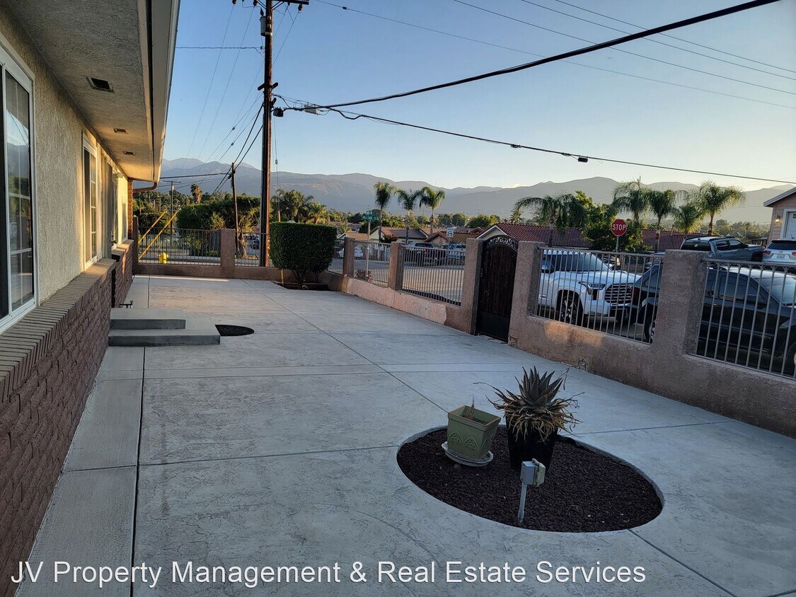 Foto principal - 3 br, 1.5 bath House - 19240 Envoy Avenue
