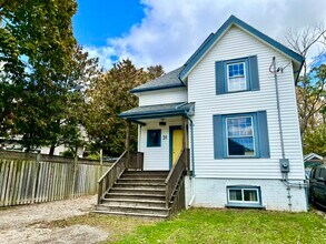 Building Photo - 31 Adelaide St S