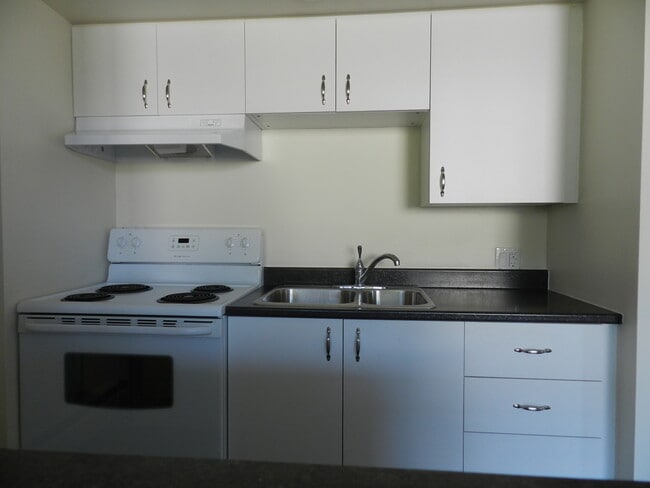 Building Photo - ONE BEDROOM APARTMENT AVAILABLE- LOCATED N...