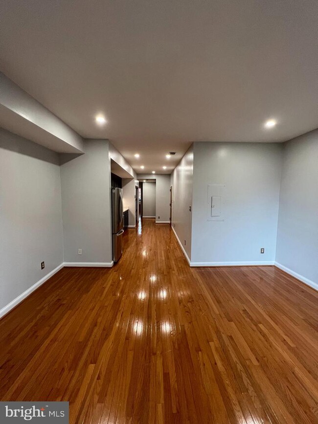 Building Photo - 1362 Kenyon St NW