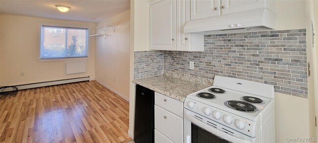 Foto del edificio - 2420 Bennett Ave