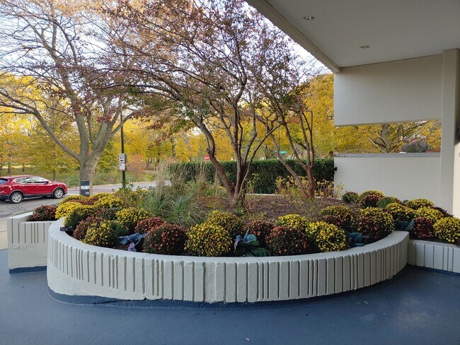 Foto del edificio - 5100 N Marine Dr