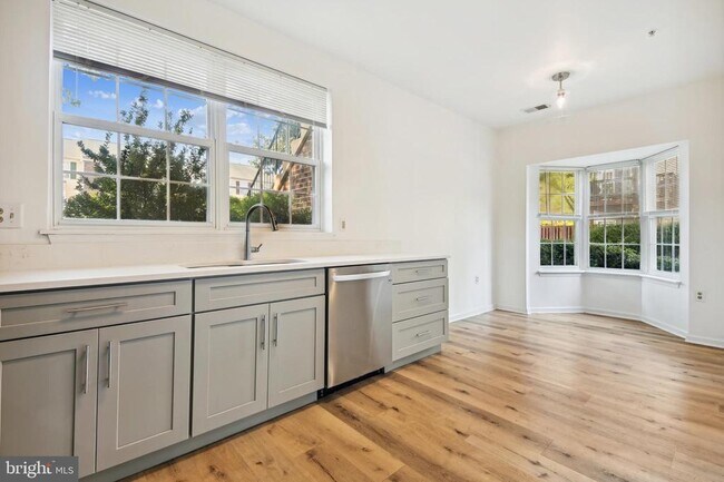 Foto del edificio - 1012 Simsbury Ct