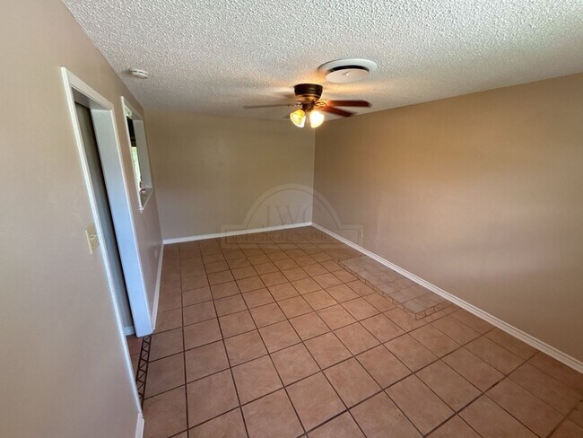 Foto del edificio - 3202 Brookbend Dr