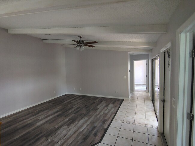 Building Photo - 5563 Foxlake Dr