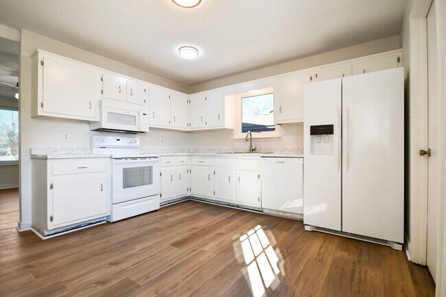 Foto del edificio - Pet Friendly Three Bedroom!