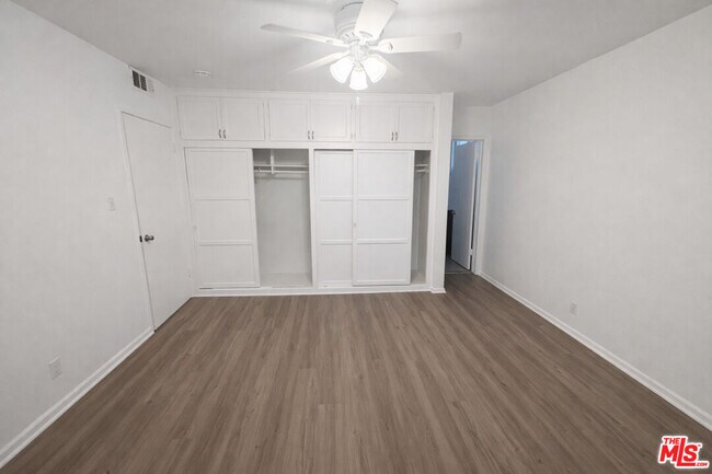 Foto del edificio - 447 S Palm Dr