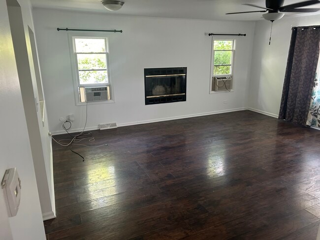 Building Photo - 3924 N Cass Ave