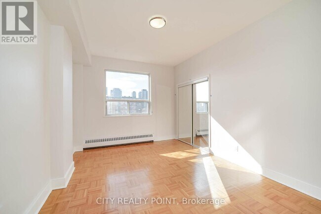 Photo du bâtiment - 490 Eglinton Ave E