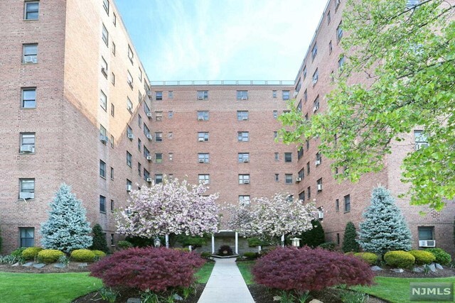 Building Photo - 208 Anderson St