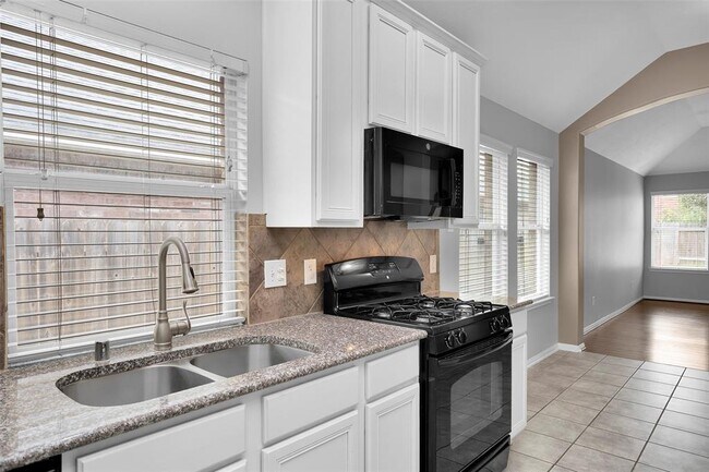 Foto del edificio - 28234 Sweet Oak Ln