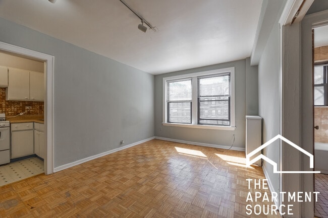 Building Photo - 737 W Belmont Ave
